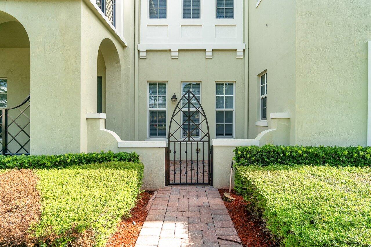 8209 Northwest 8th Way Boca Raton, FL 33487 - Photo 4 of 32 002-8209Northwest8Way-BocaRaton-FL-33487