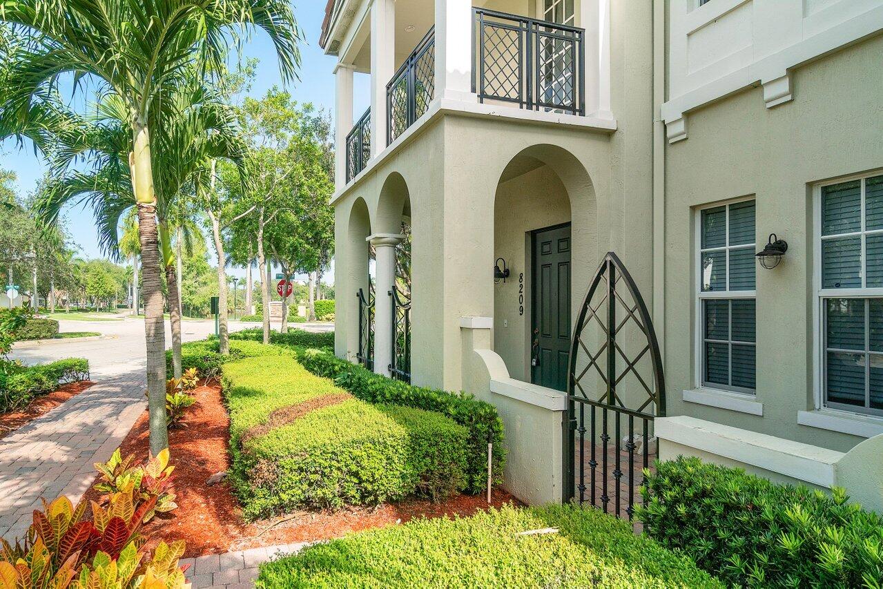 8209 Northwest 8th Way Boca Raton, FL 33487 - Photo 6 of 32 004-8209Northwest8Way-BocaRaton-FL-33487