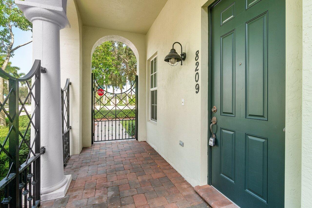 8209 Northwest 8th Way Boca Raton, FL 33487 - Photo 7 of 32 005-8209Northwest8Way-BocaRaton-FL-33487