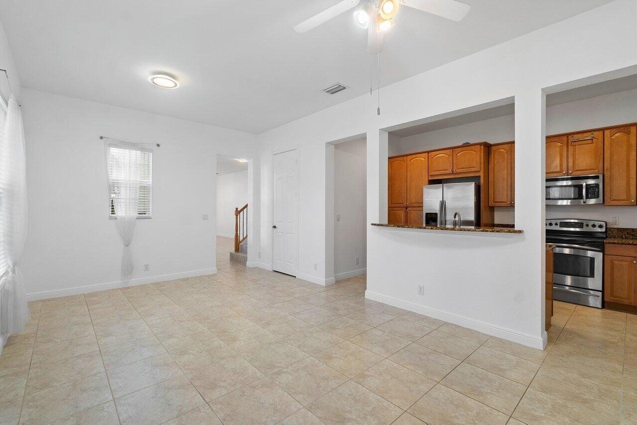 8209 Northwest 8th Way Boca Raton, FL 33487 - Photo 10 of 32 008-8209Northwest8Way-BocaRaton-FL-33487