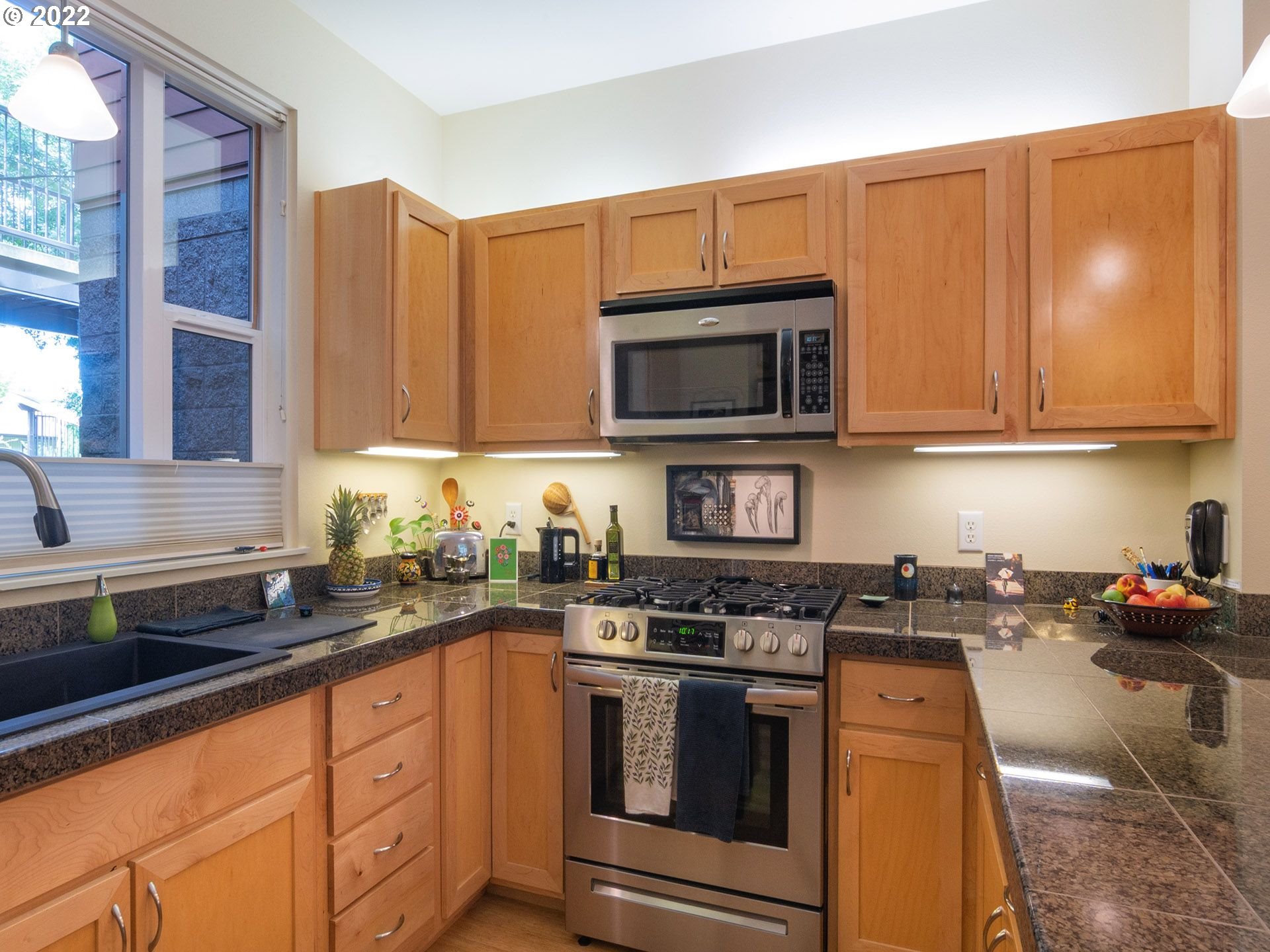 347 Rustic Place, Unit 2 Eugene, OR 97401 - Photo 15 of 29 Gallery Image 15