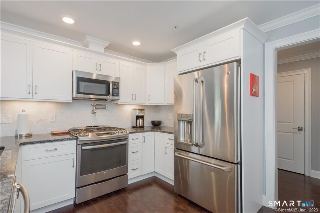 2 Bishop Road, Unit 201 West Hartford, CT 06119 - Photo 8 of 26