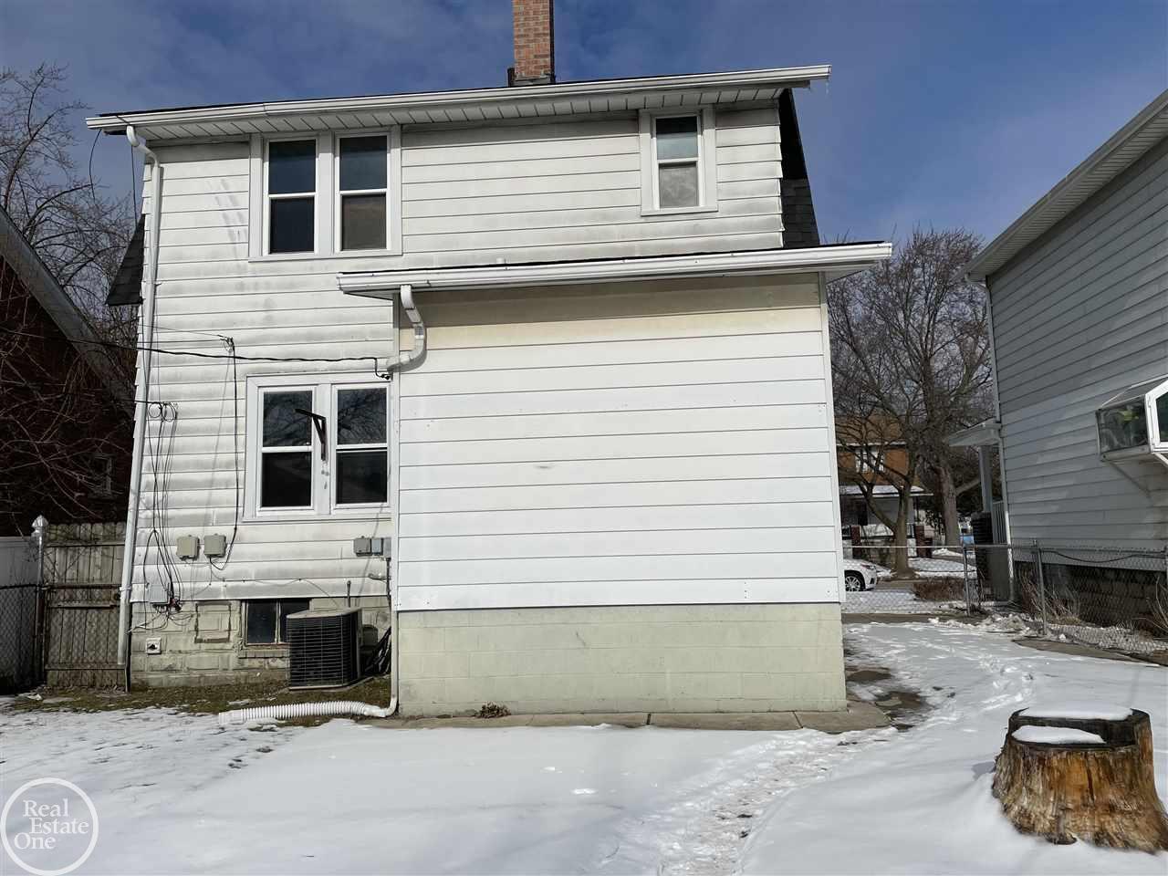 8144 Harding Street Center Line, MI 48015 - Photo 52 of 56 50065165-51.JPG
