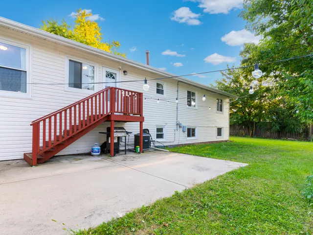 $392,500 | 1591 Hillcrest Avenue, Hanover Park, IL 60133