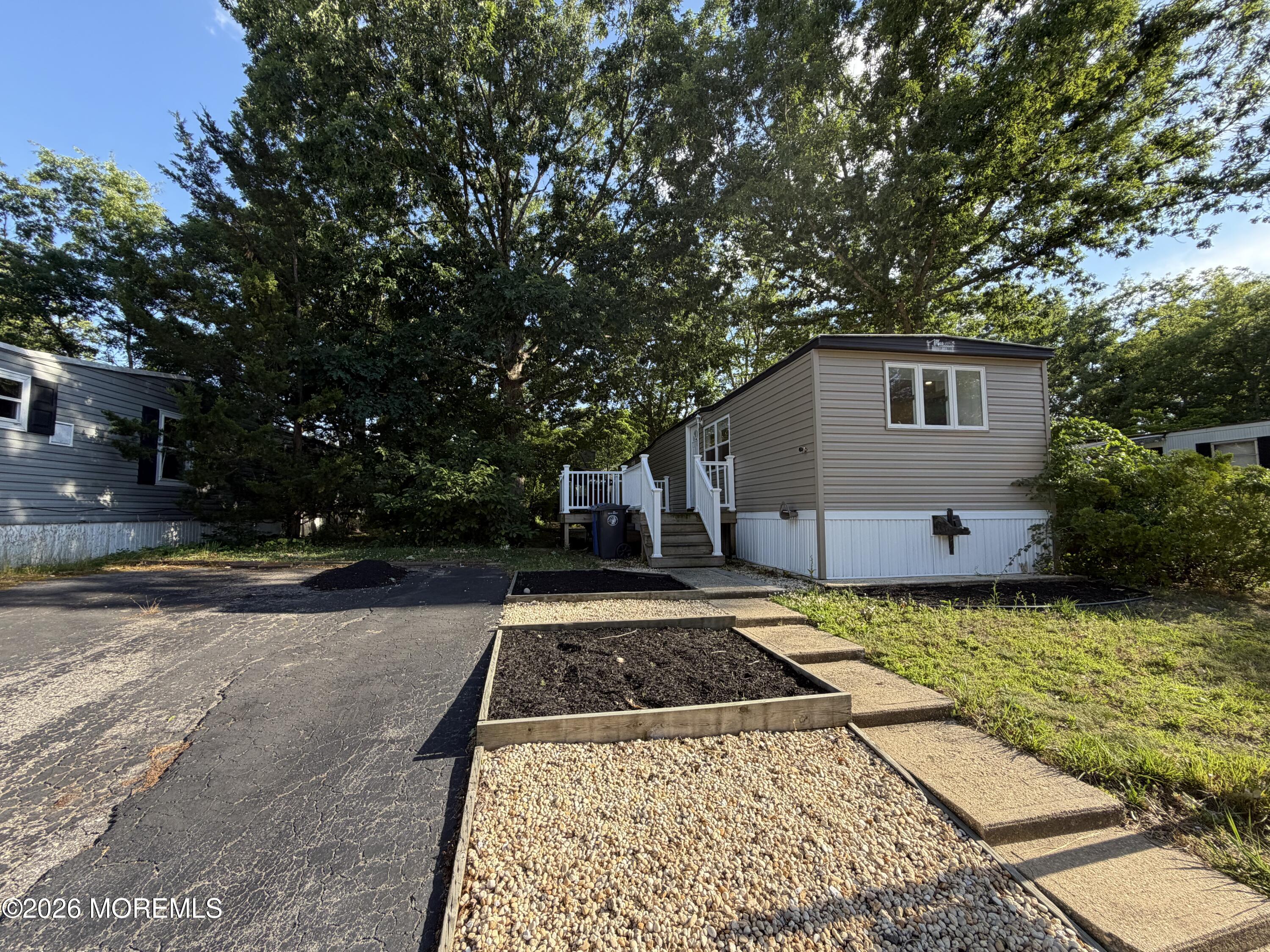 66 Roberts Road Englewood Cliffs, NJ 07632 - Photo 1 of 13 IMG_5487