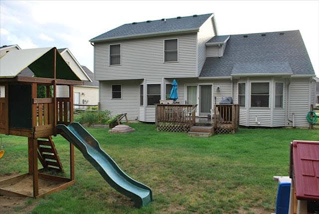9152 Cedar Ridge Lane Temperance, MI 48182 - Photo 4 of 20 Rear View