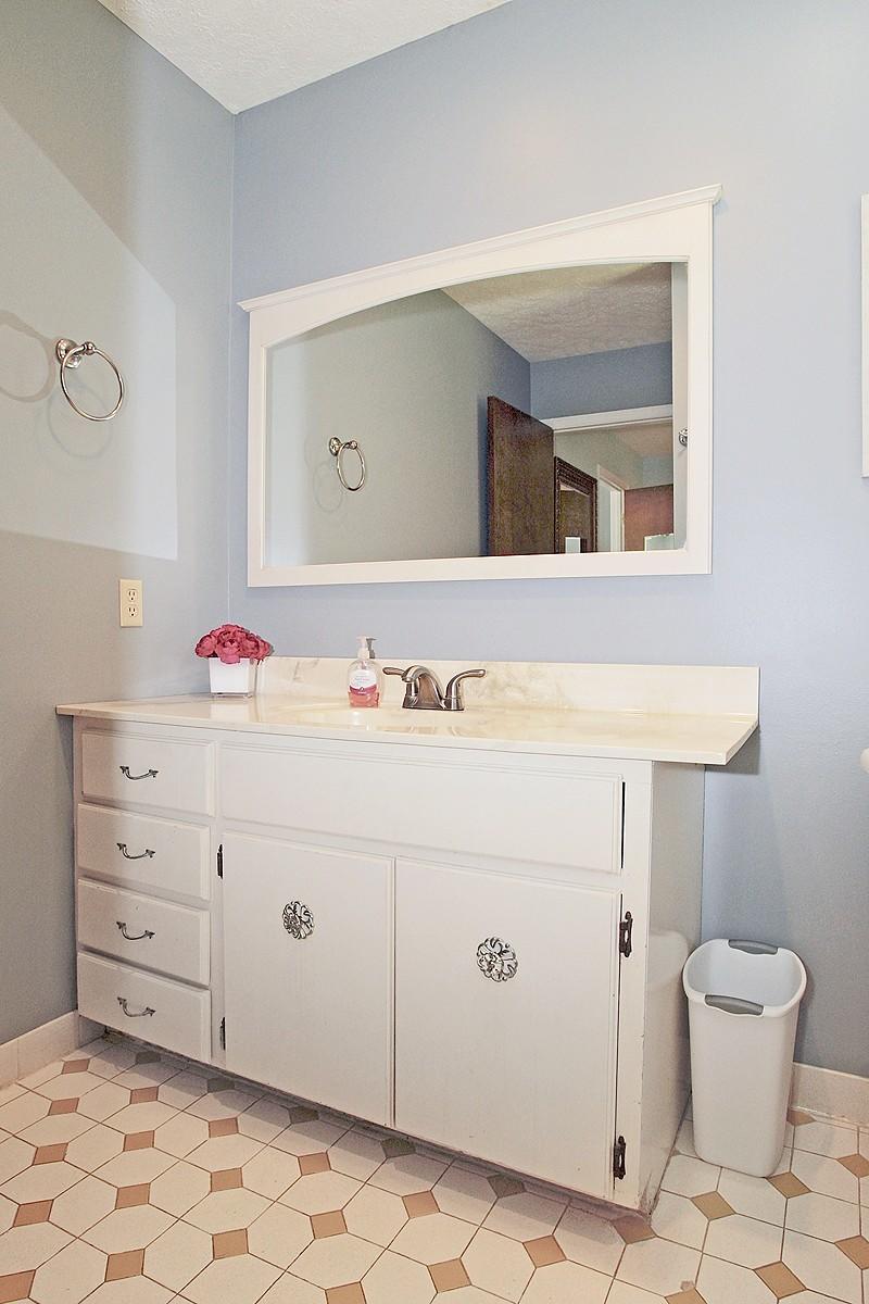 104 Mockingbird Hill Road Moneta, VA 24121 - Photo 22 of 52 Vanity