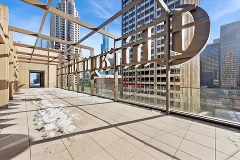 $2,675,000 | 435 North Michigan Avenue, Unit 503, Chicago, IL 60611