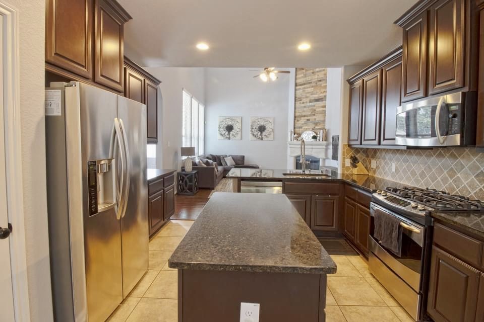 99 Sagamore Ridge Place Spring, TX 77389 - Photo 12 of 27 Kitchen with Island