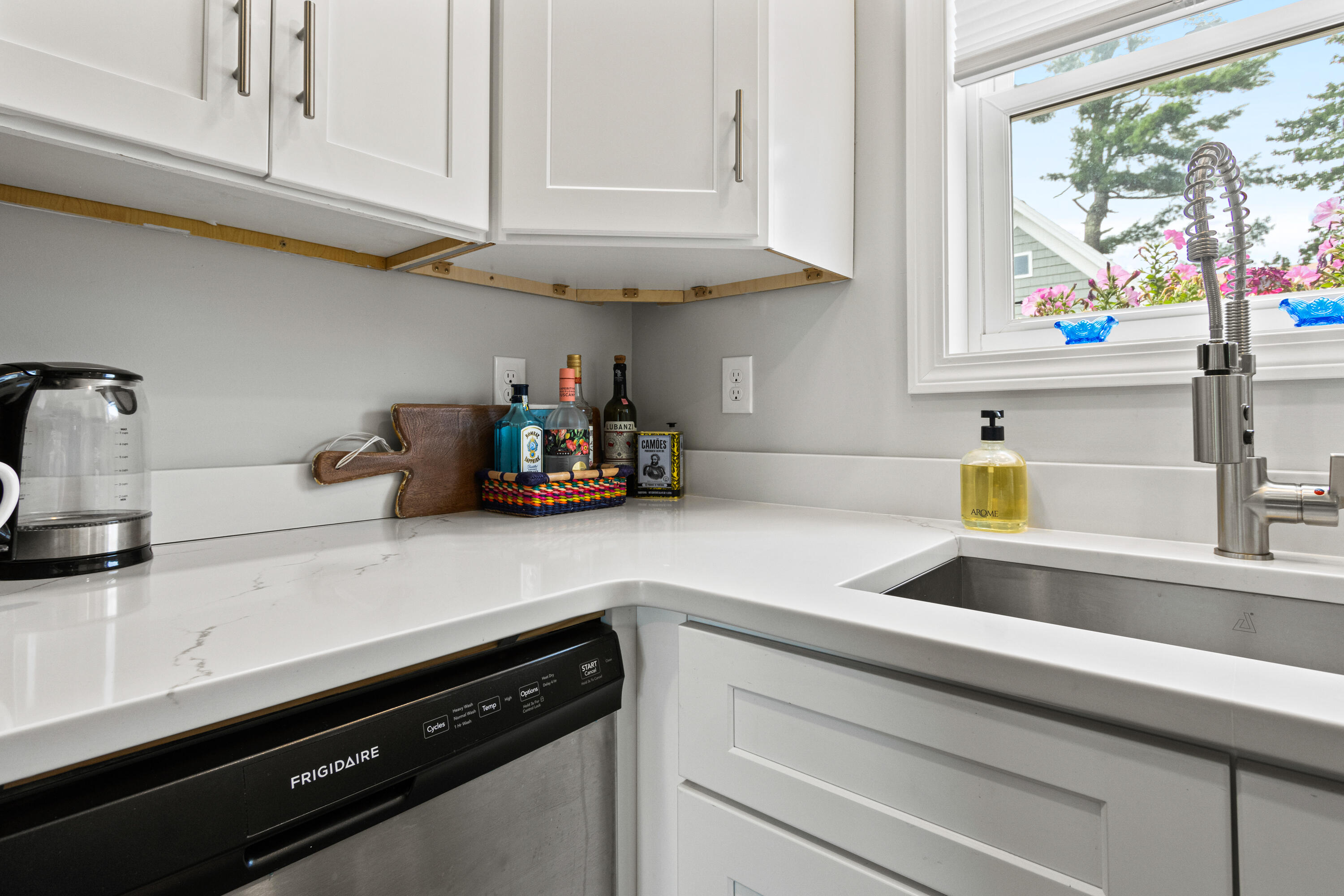 994 Portland Road, Unit 3 Saco, ME 04072 - Photo 11 of 30 Kitchen
