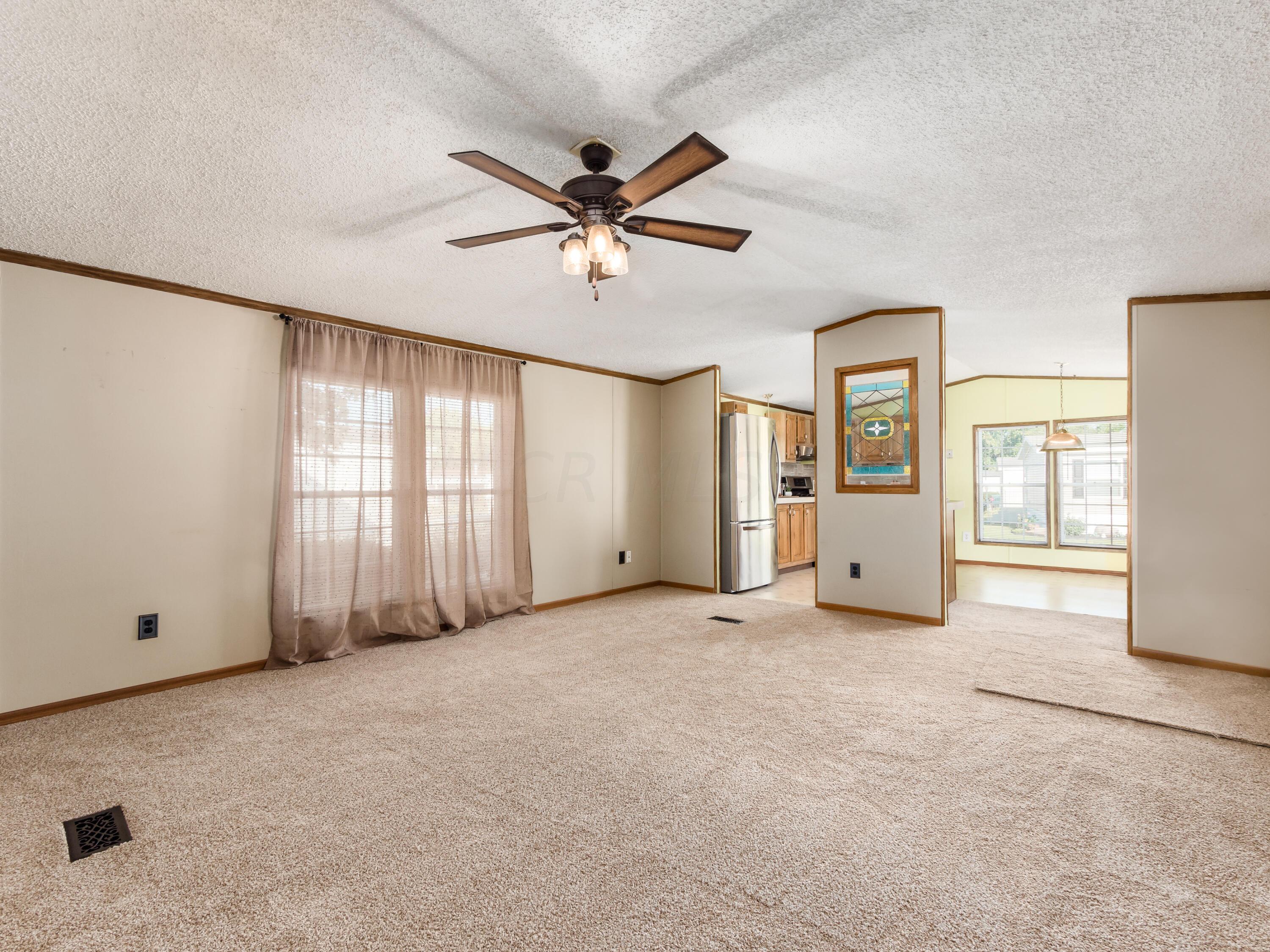 367 Chambersburg Road Columbus, OH 43207 - Photo 16 of 37 Living Room