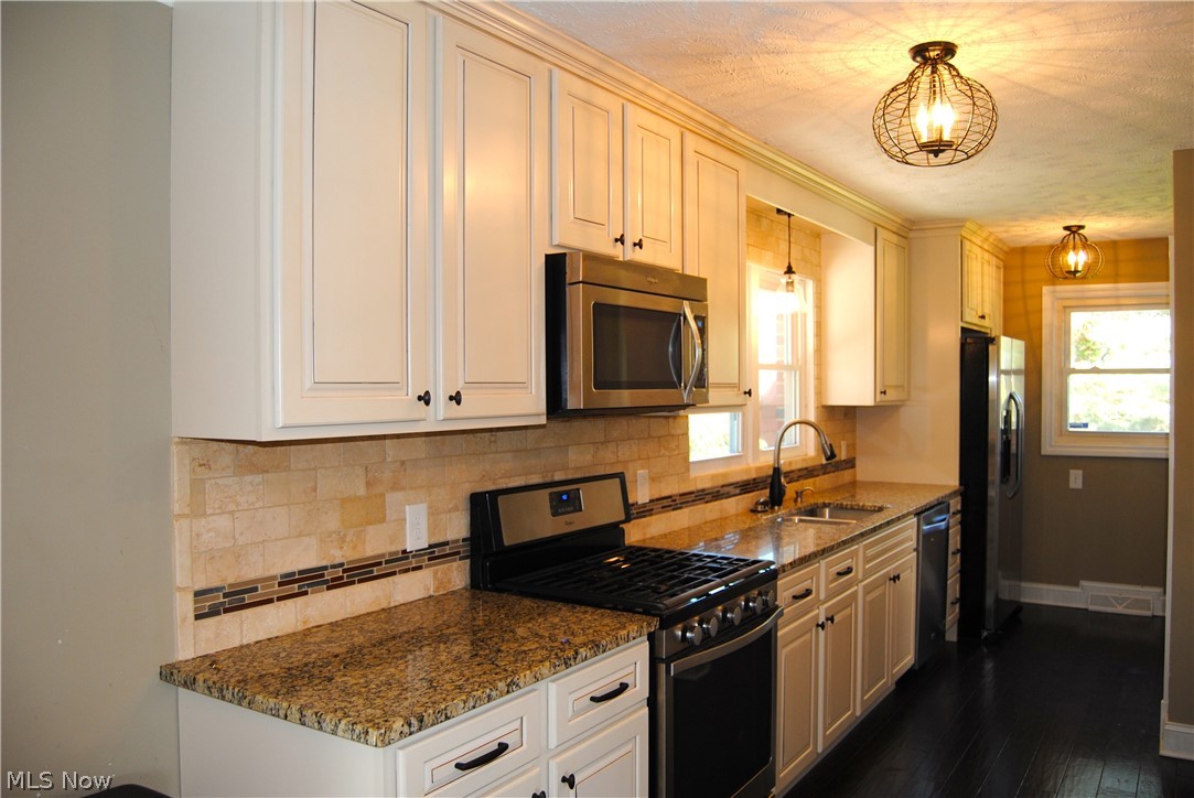 1798 Ridge Road Hinckley, OH 44233 - Photo 6 of 19