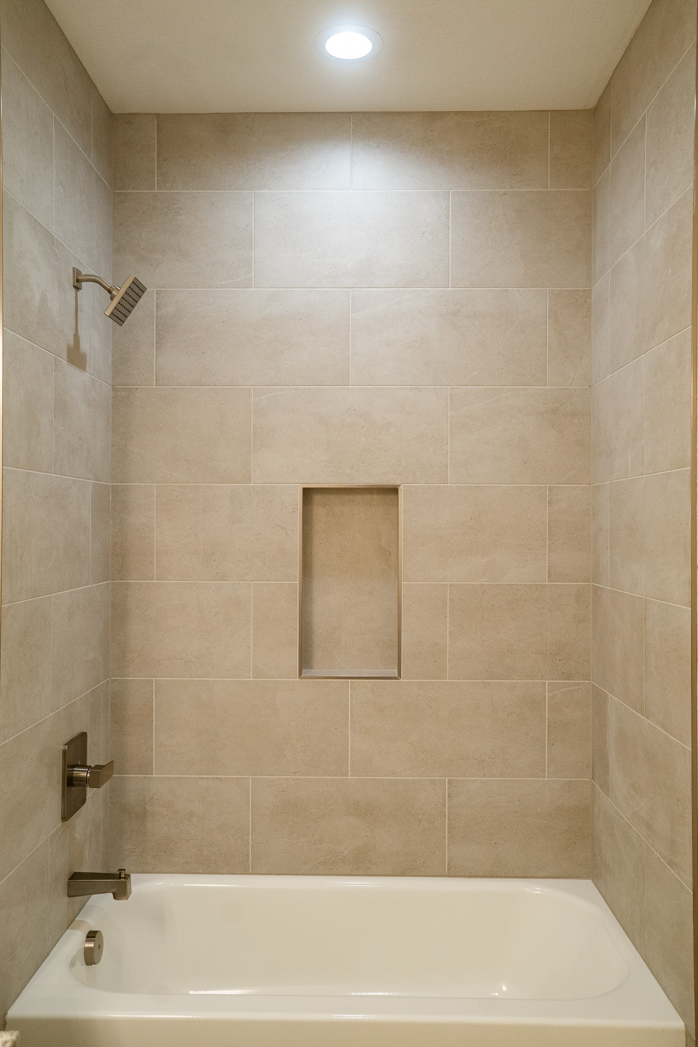 309 String Prairie Way Smithville, TX 78957 - Photo 28 of 30 a bathroom with a bathtub