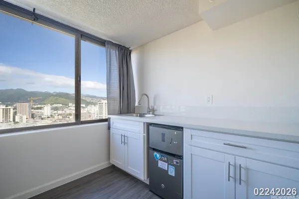 $1,700 | 444 Niu Street, Unit 2412, Honolulu, HI 96815