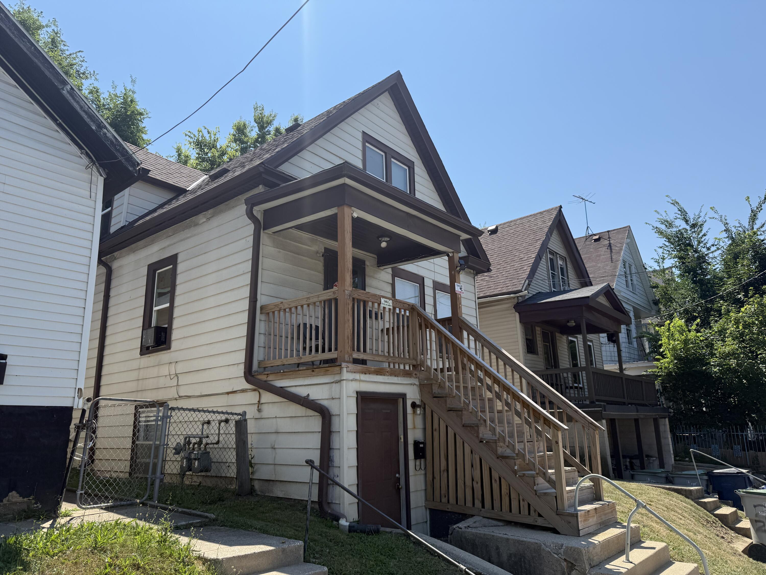 2544 South 6th Street Milwaukee, WI 53215 - Photo 1 of 11 IMG_2432