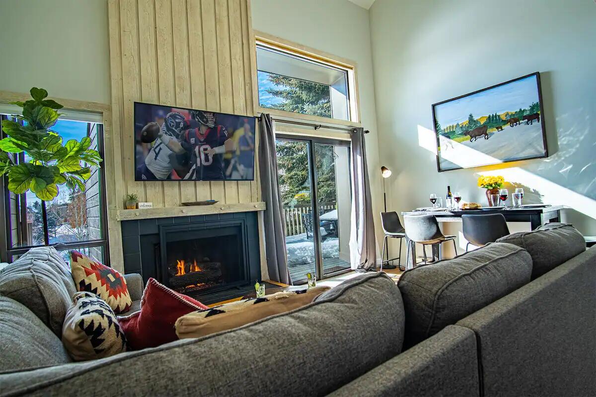 Living with fireplace