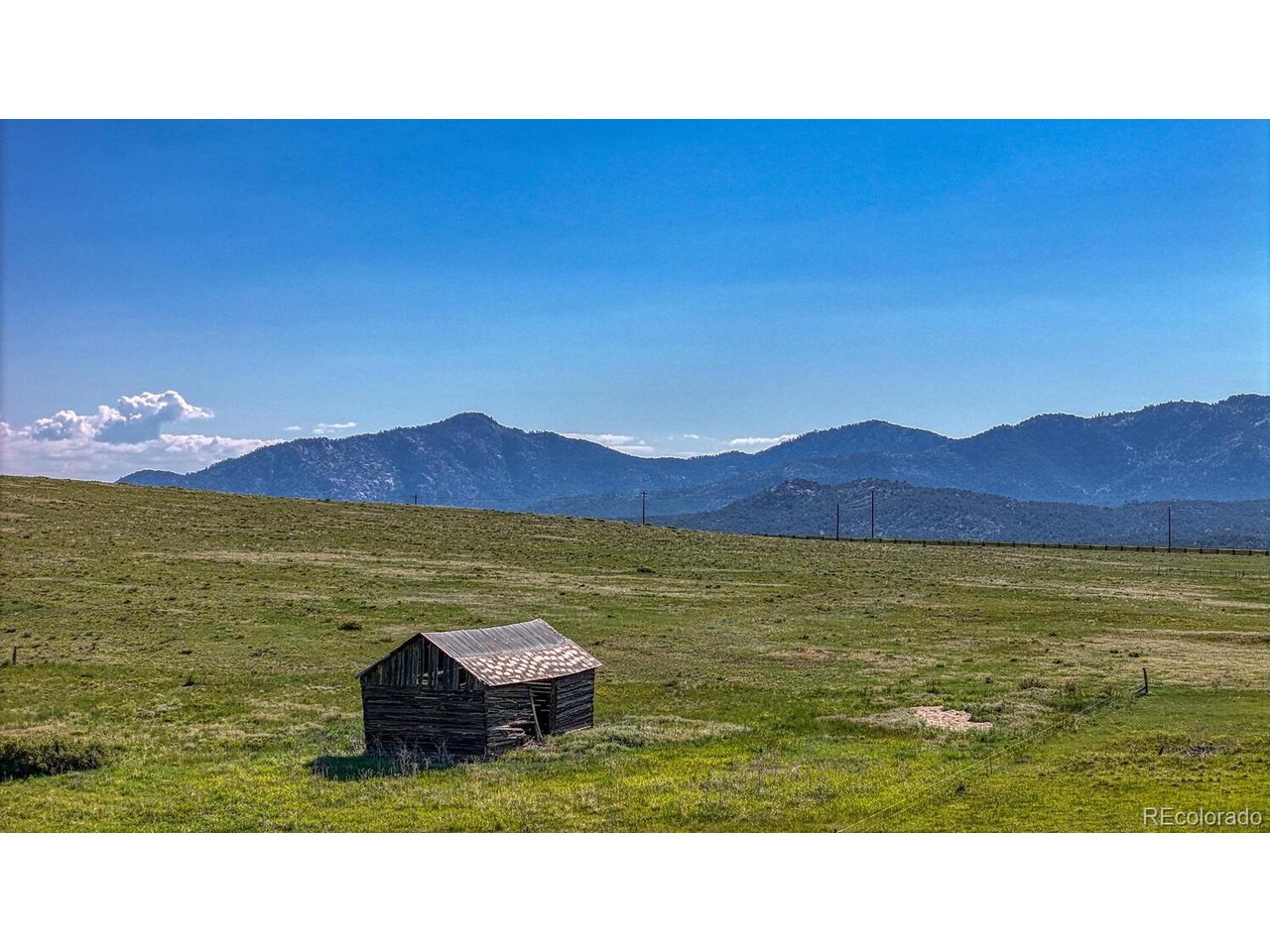 500 Two Creeks Cotopaxi, CO 81223 - Photo 20 of 50 a bathroom with a sink mirror and a yard