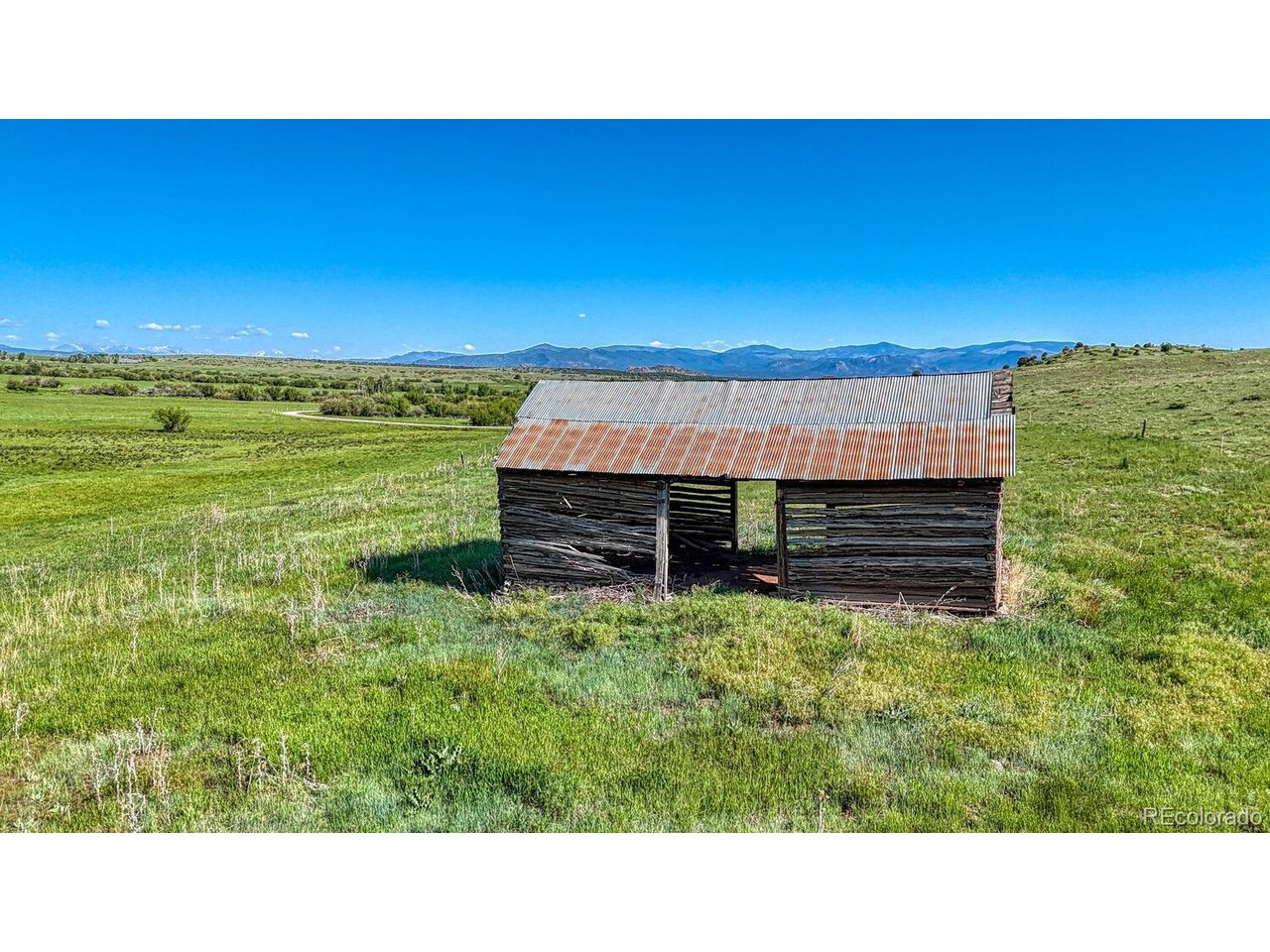 500 Two Creeks Cotopaxi, CO 81223 - Photo 24 of 50 a open kitchen with a yard