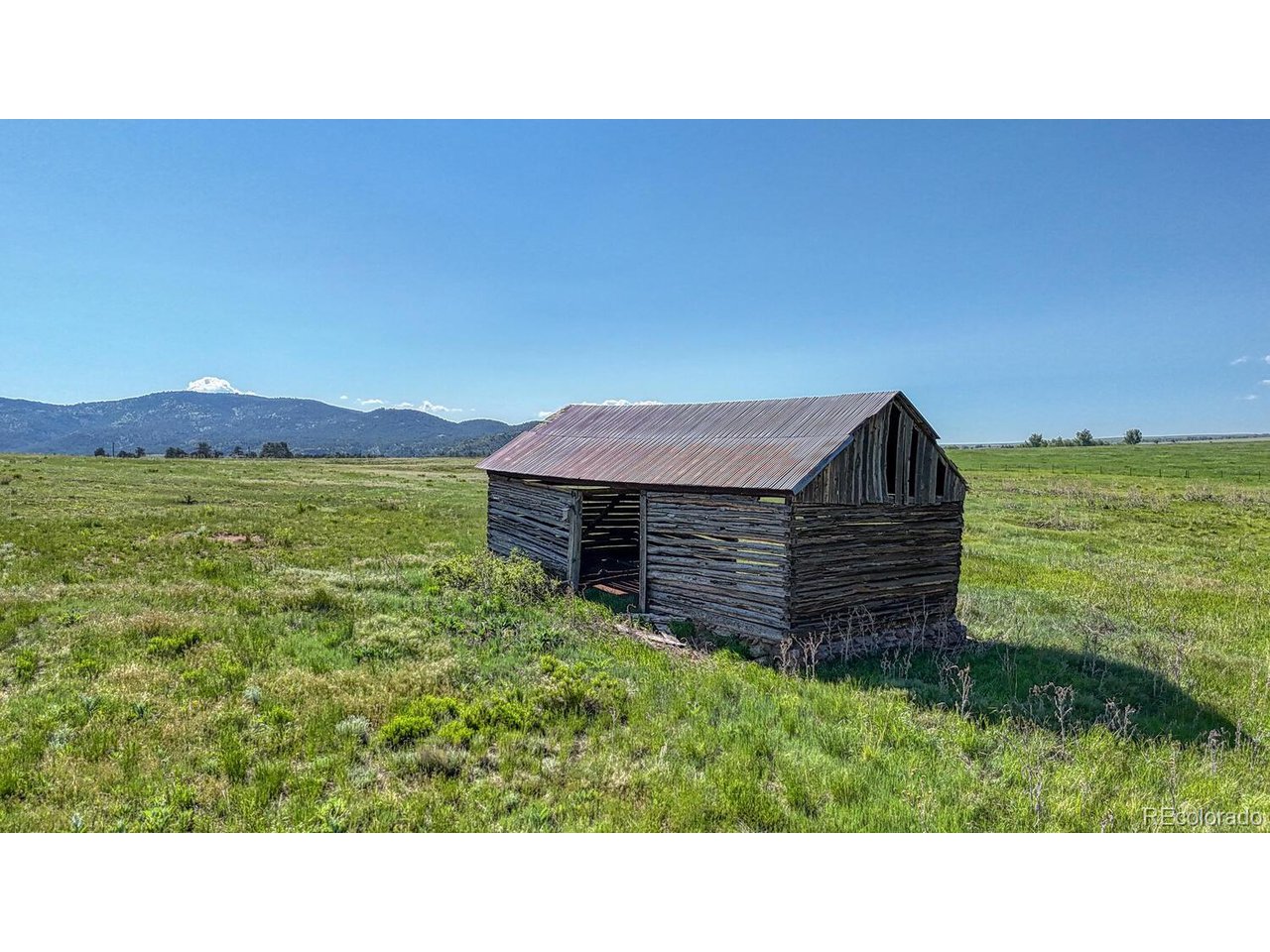 500 Two Creeks Cotopaxi, CO 81223 - Photo 31 of 50 a kitchen with a table and a chair