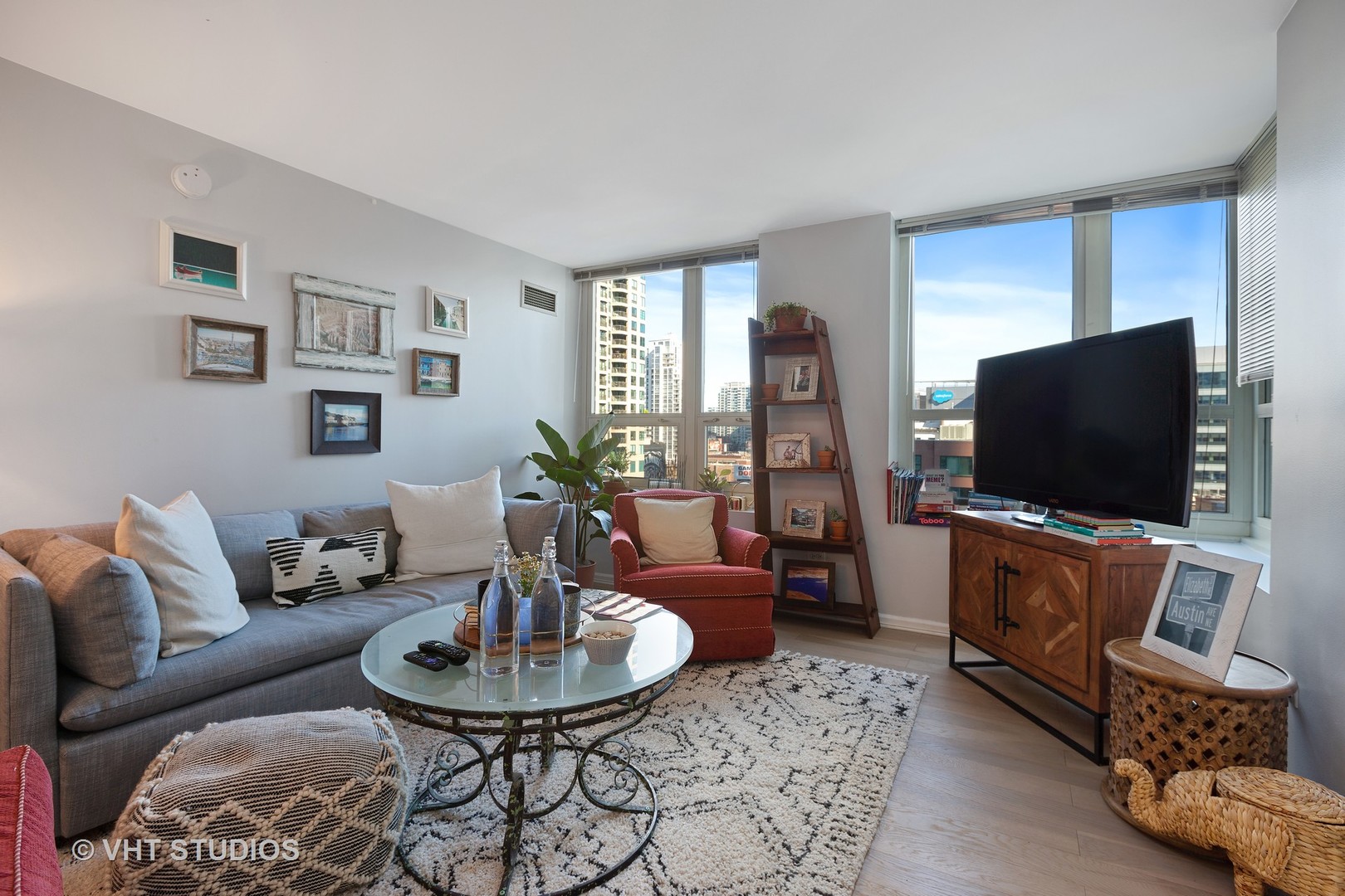 345 North LaSalle Drive, Unit 903 Chicago, IL 60654 - Photo 3 of 10