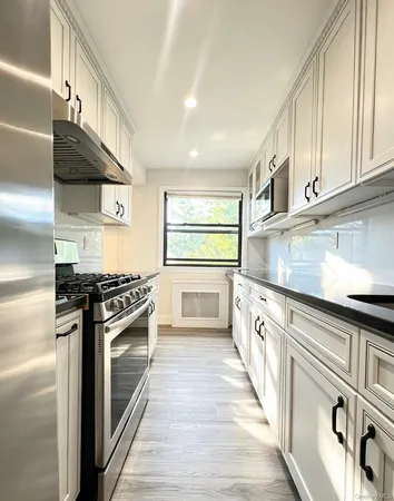 $319,000 | 6943 136th Street, Unit B | Kew Gardens Hills