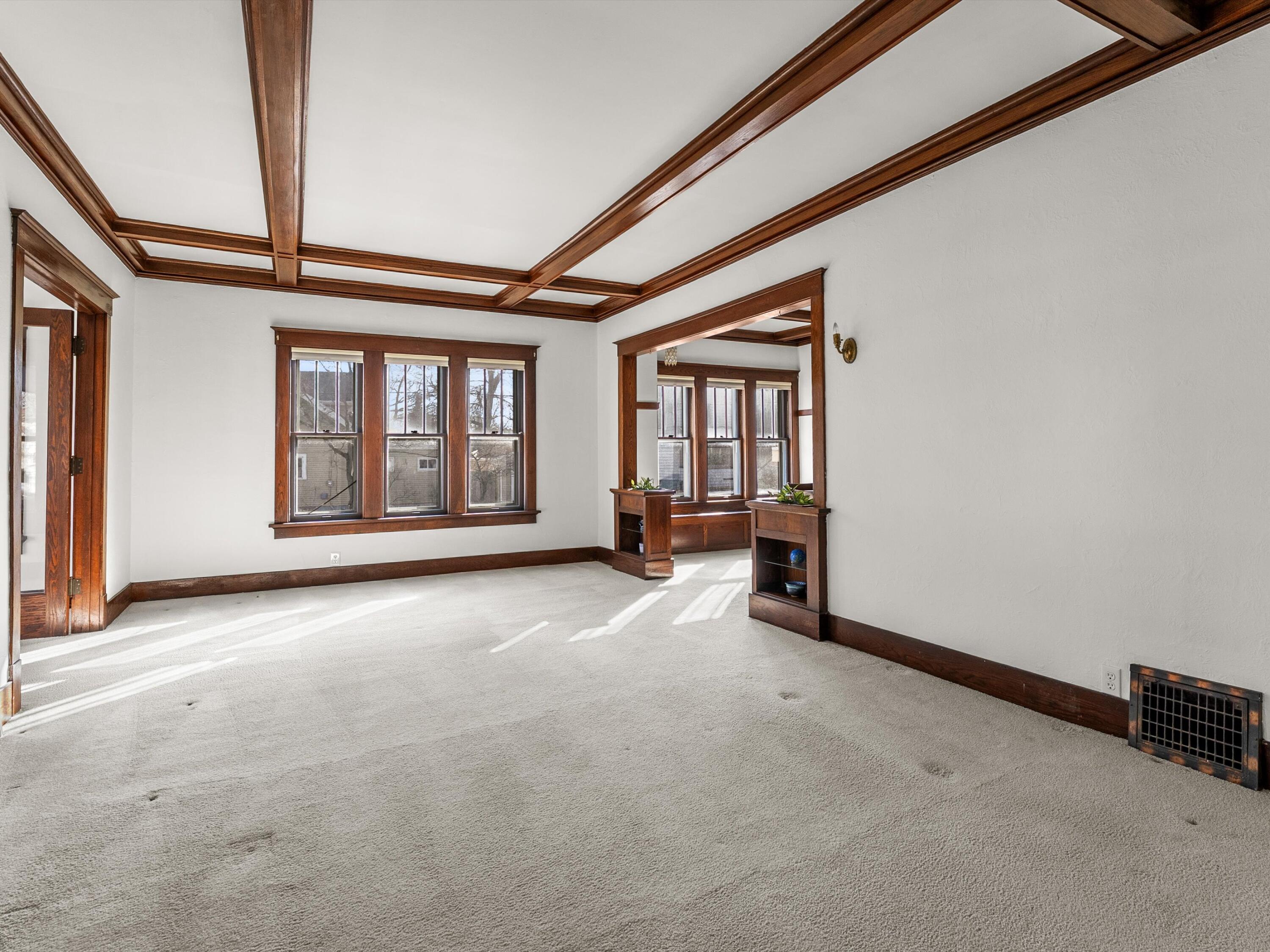 904 North 9th Street Manitowoc, WI 54220 - Photo 8 of 40 Living Room