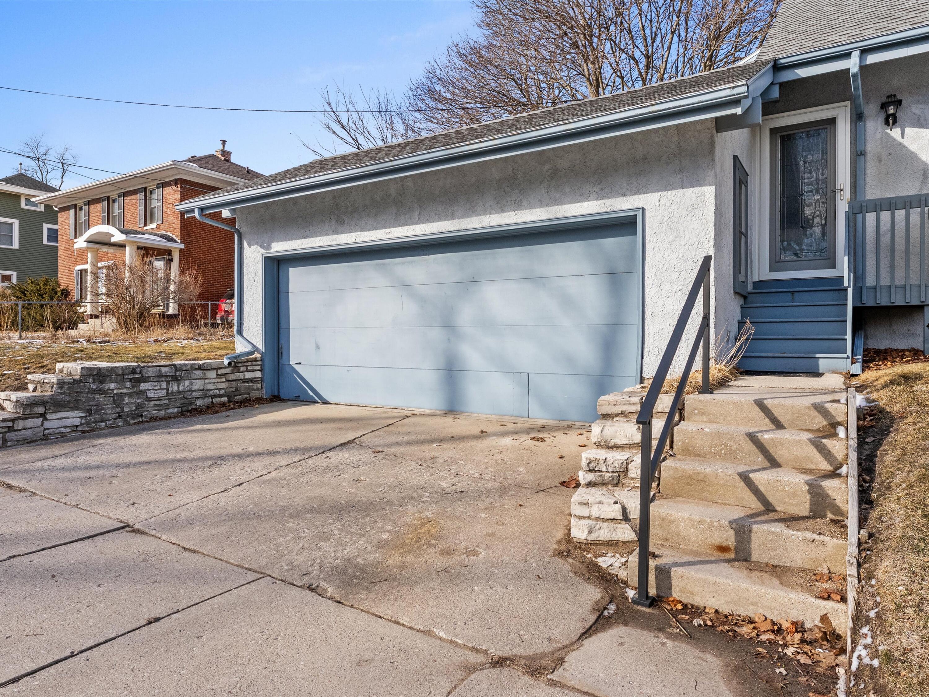 904 North 9th Street Manitowoc, WI 54220 - Photo 24 of 40 Attached garage