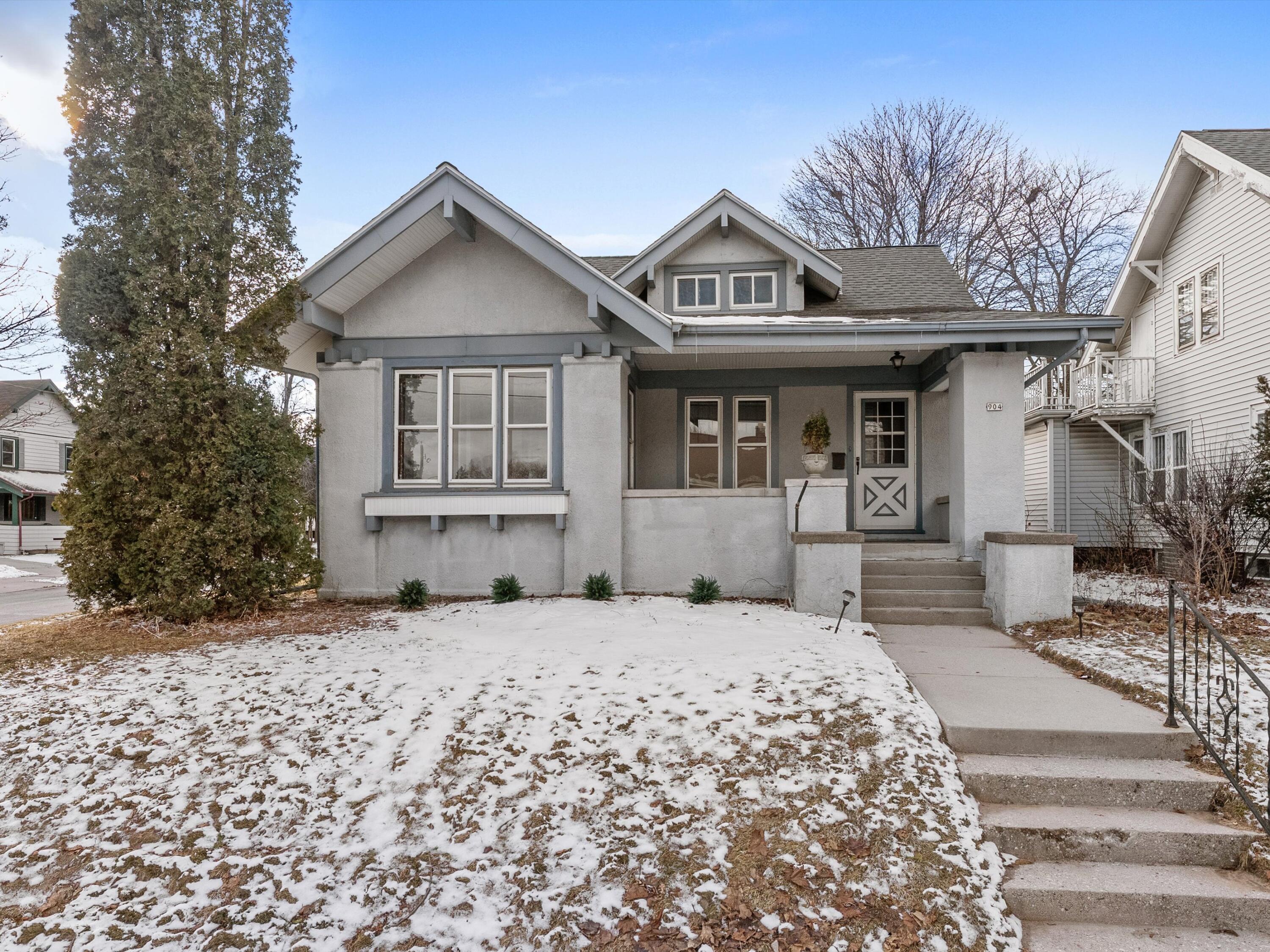 904 North 9th Street Manitowoc, WI 54220 - Photo 26 of 40 Front