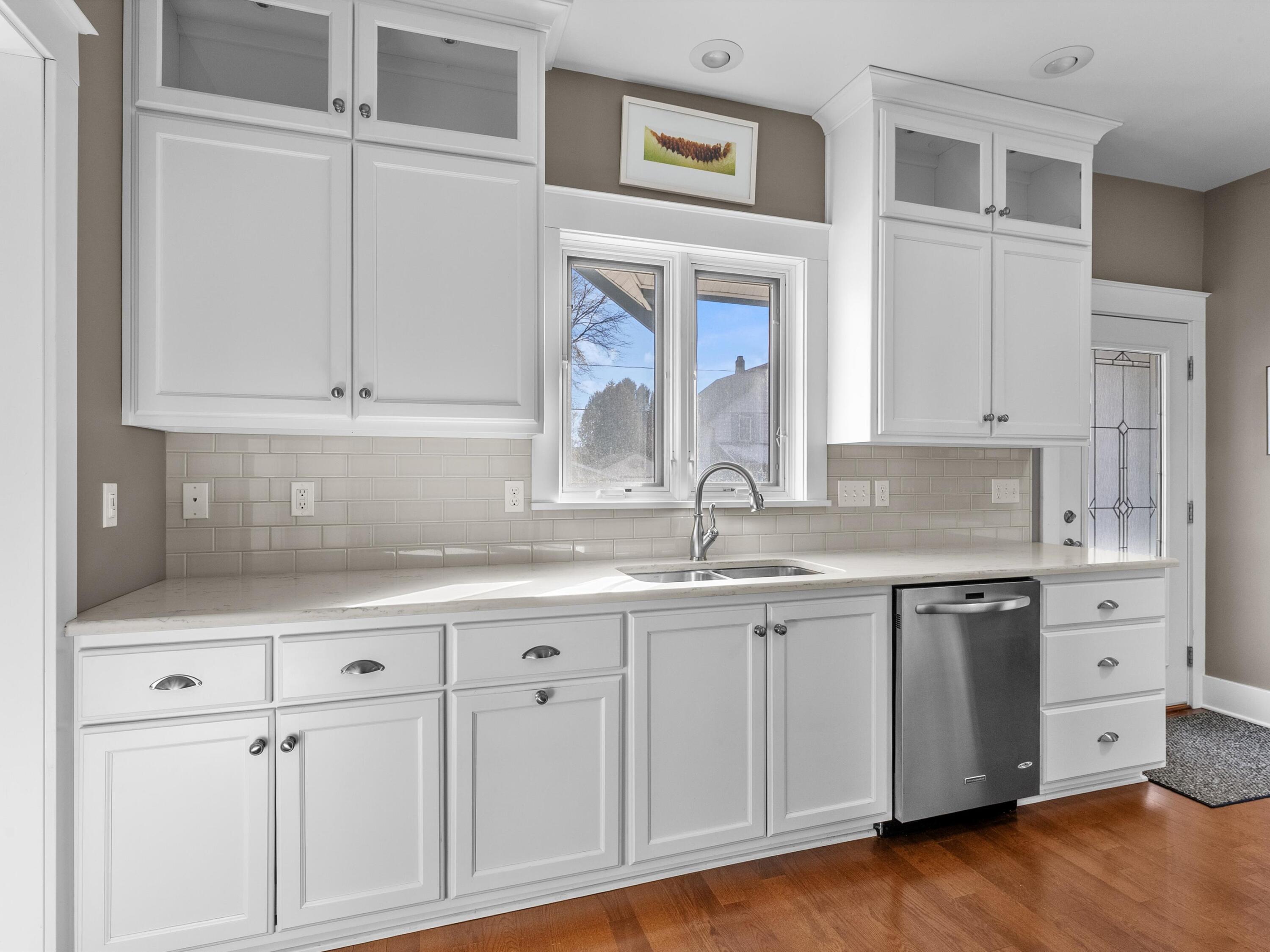 904 North 9th Street Manitowoc, WI 54220 - Photo 5 of 40 Kitchen