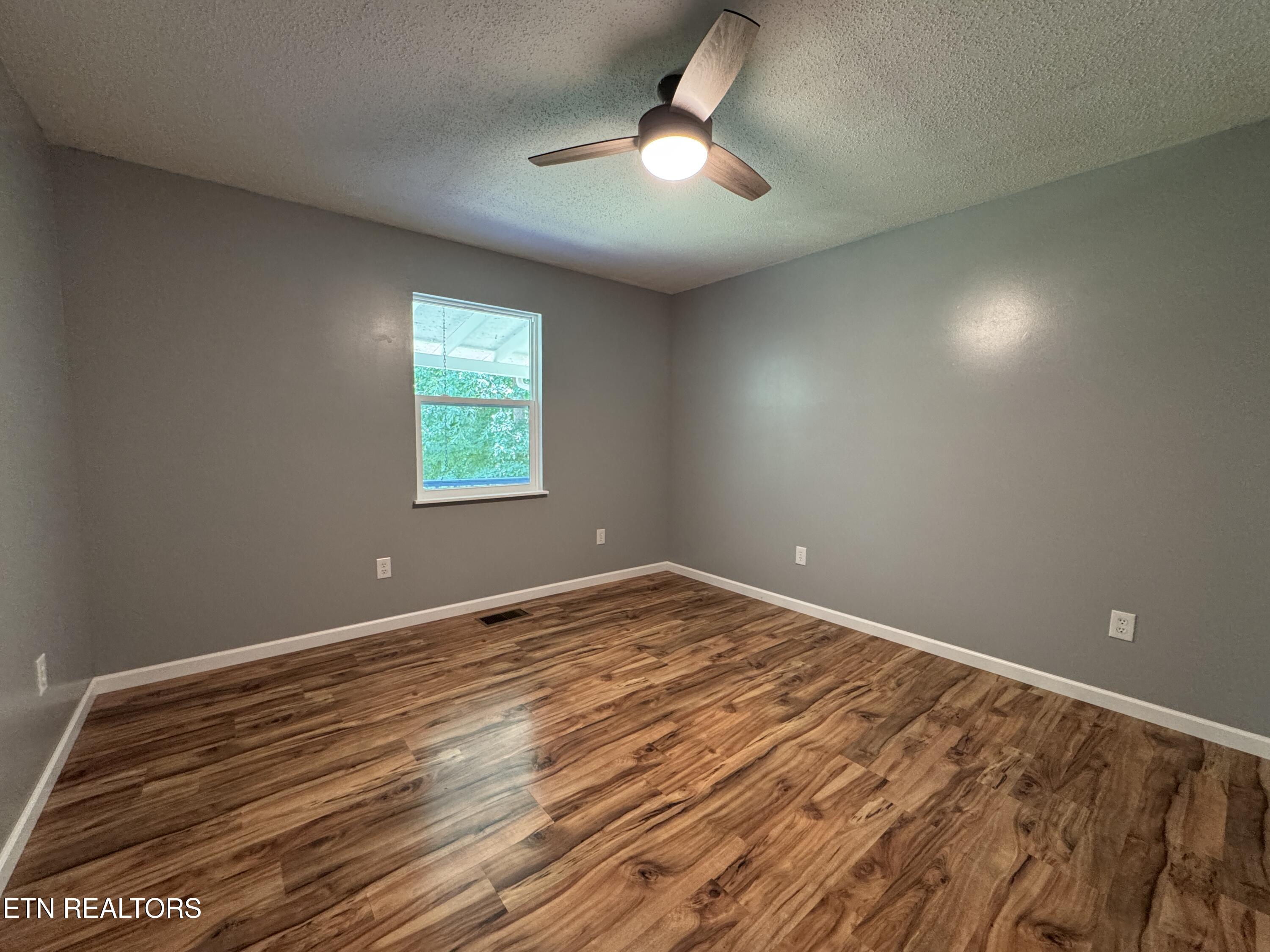 125 Walnut Lane Oneida, TN 37841 - Photo 23 of 39 IMG_7628