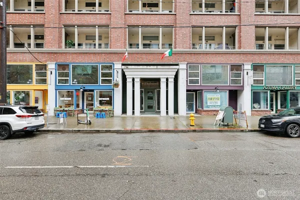 $674,900 | 526 1st Avenue South, Unit 405, Seattle, WA 98104