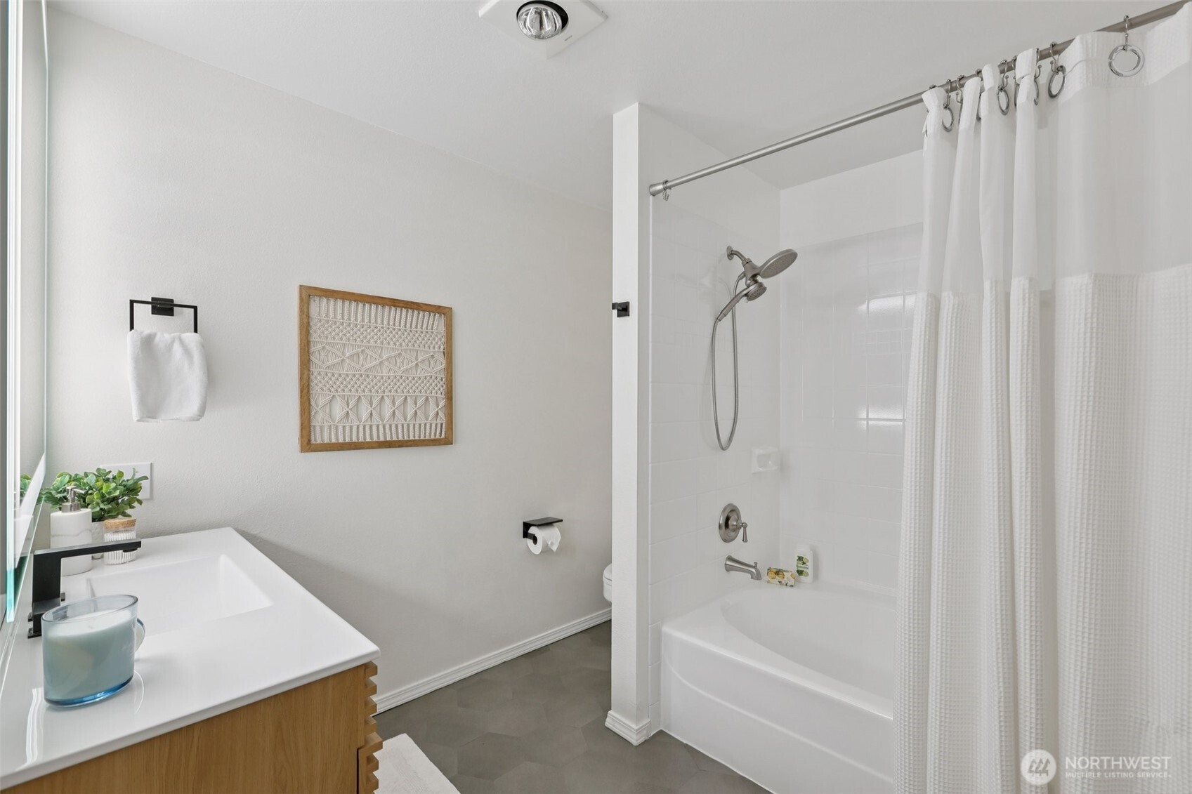 526 1st Avenue South, Unit 405 Seattle, WA 98104 - Photo 12 of 39