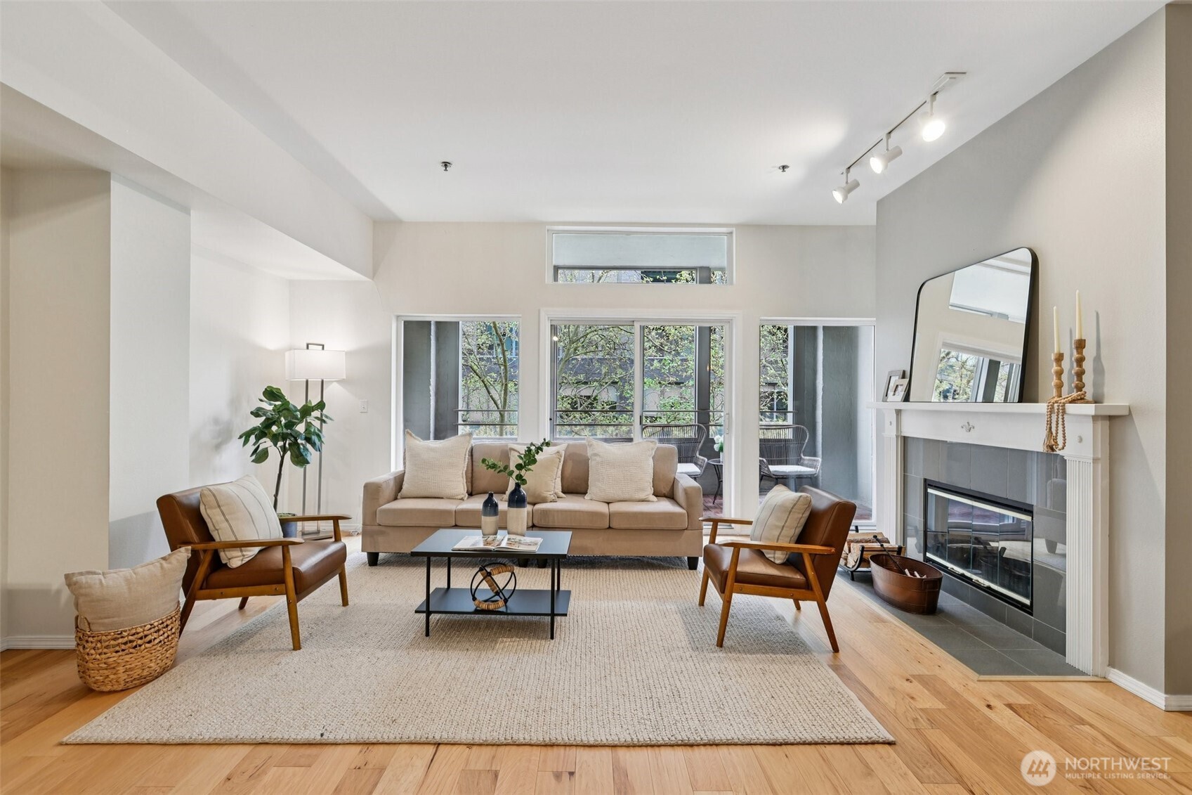 526 1st Avenue South, Unit 405 Seattle, WA 98104 - Photo 17 of 39