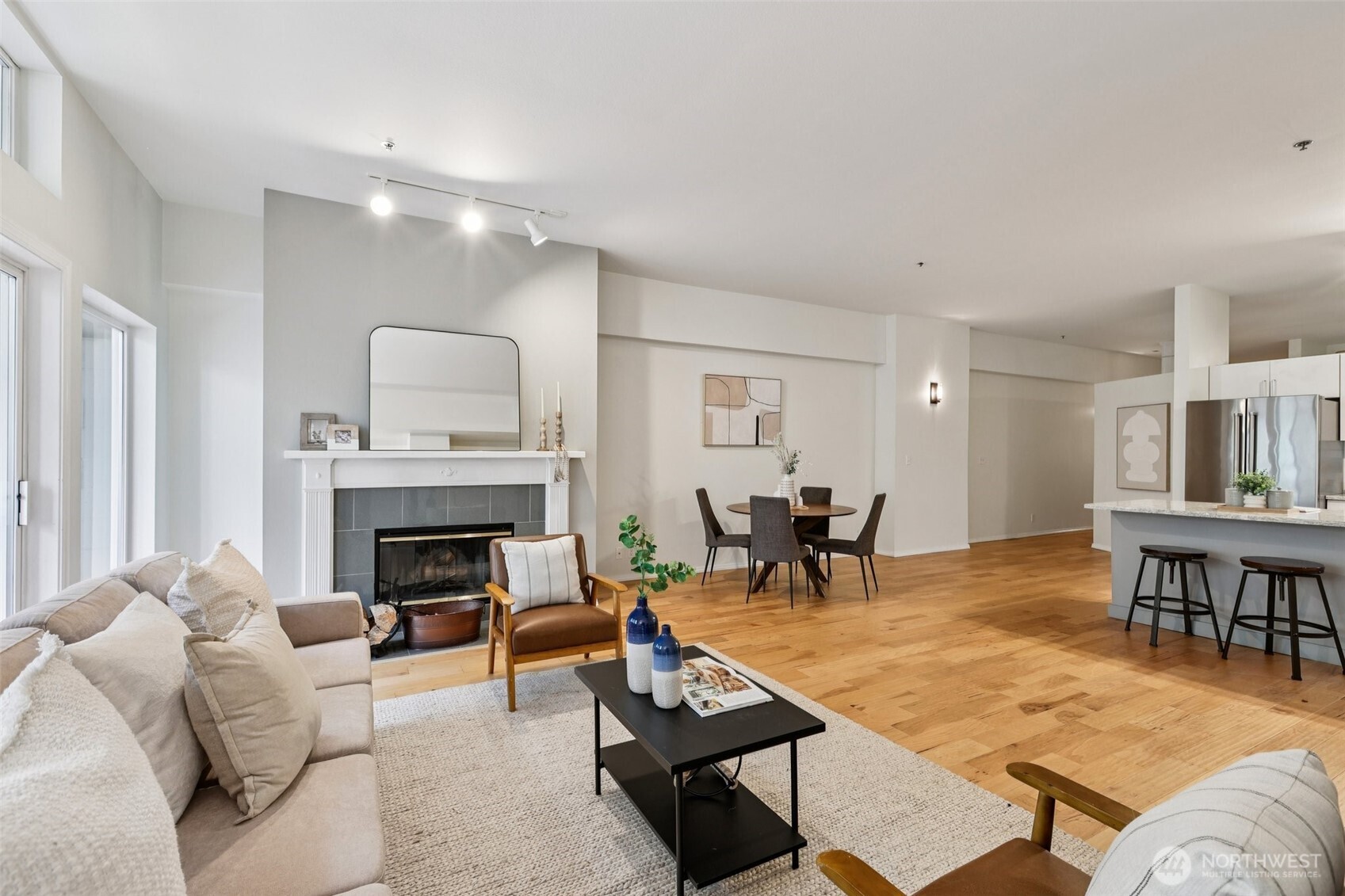 526 1st Avenue South, Unit 405 Seattle, WA 98104 - Photo 20 of 39