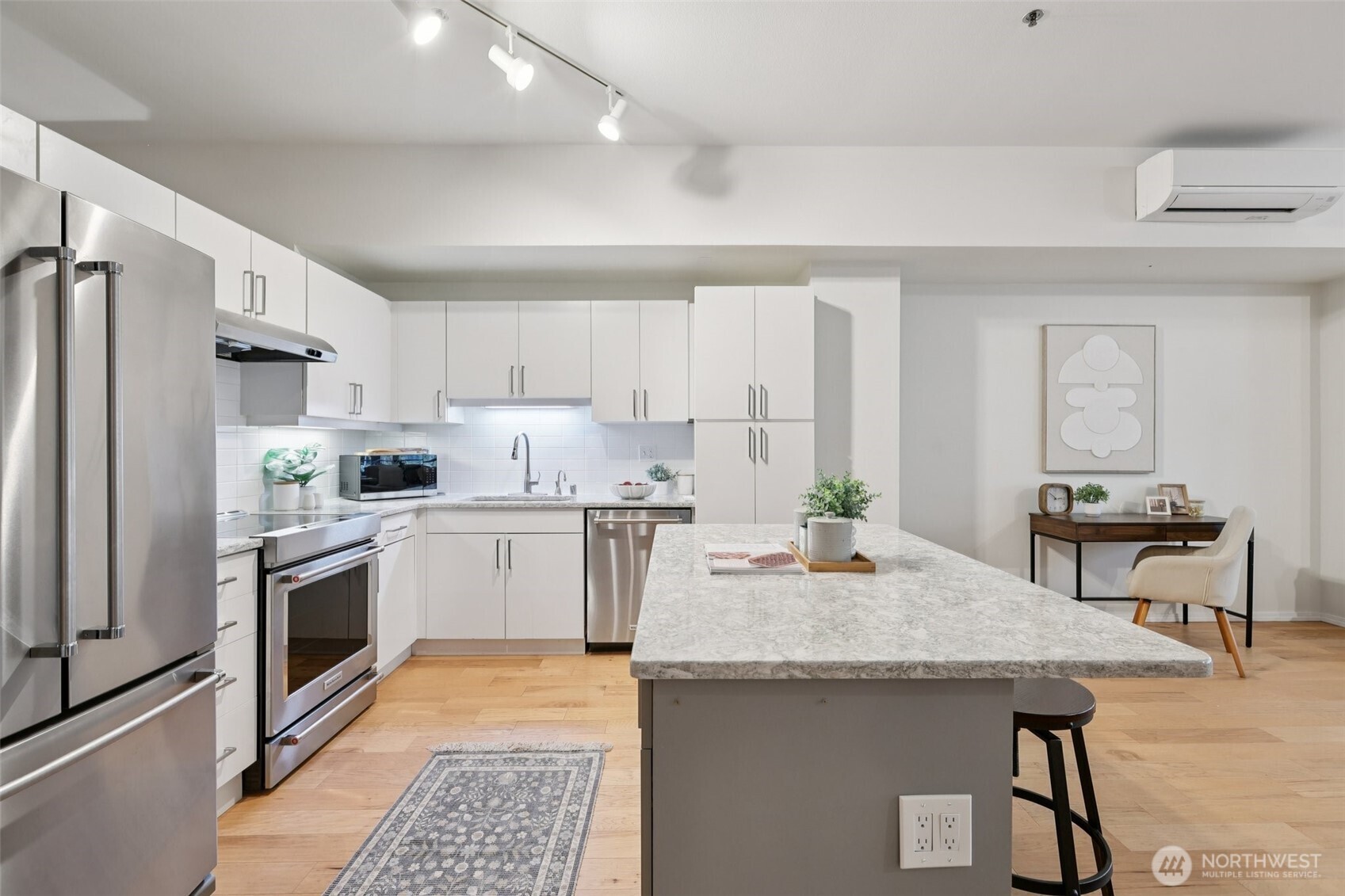 526 1st Avenue South, Unit 405 Seattle, WA 98104 - Photo 3 of 39
