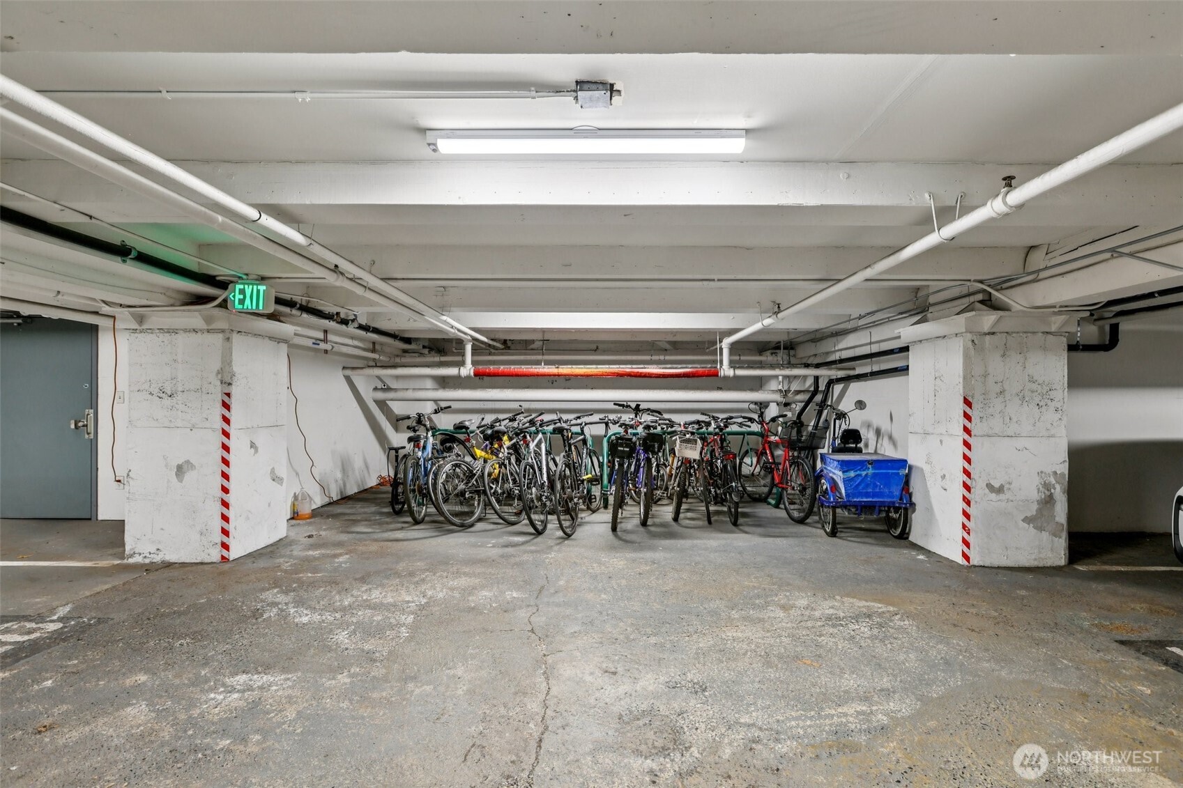 526 1st Avenue South, Unit 405 Seattle, WA 98104 - Photo 35 of 39