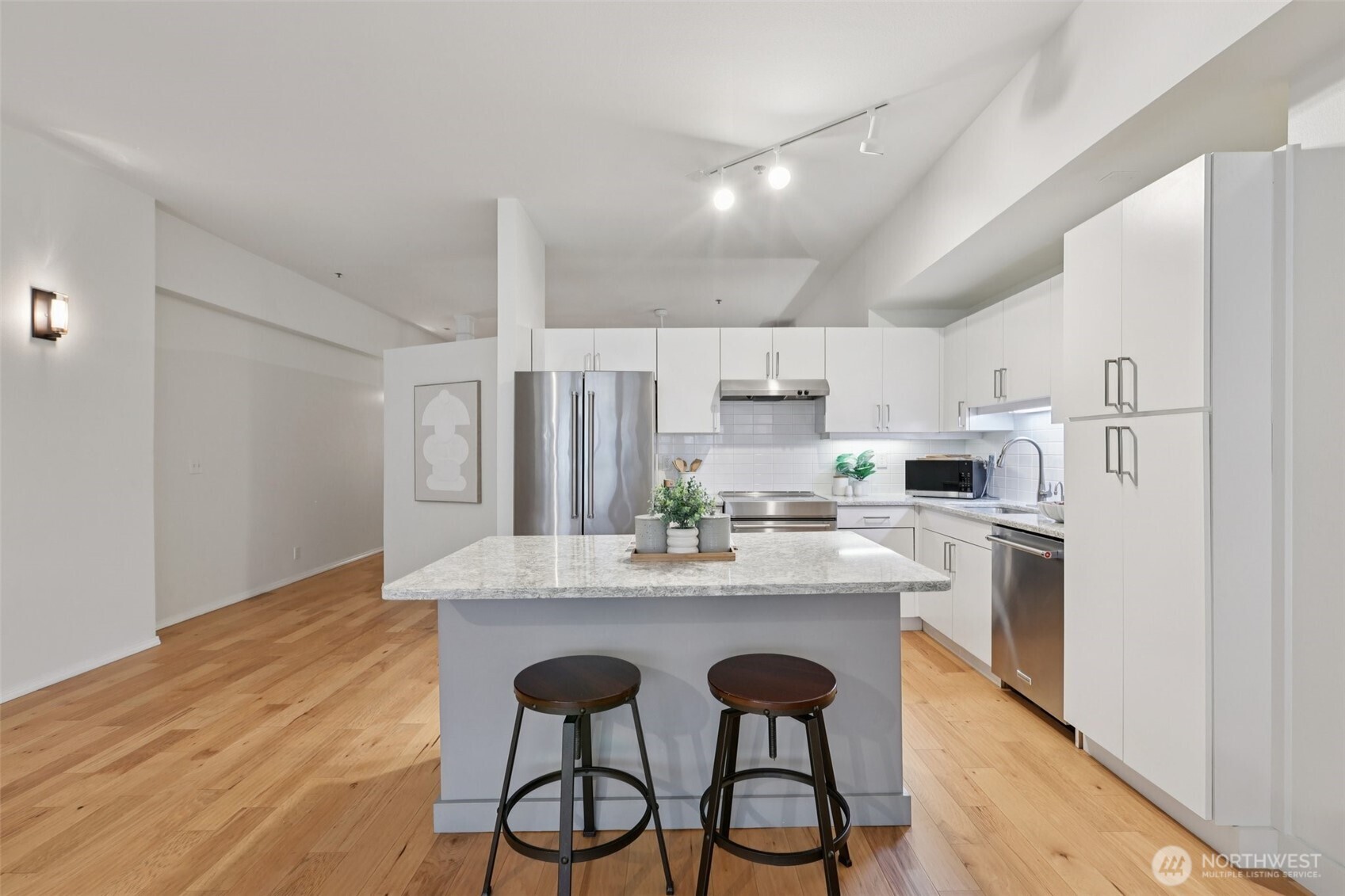 526 1st Avenue South, Unit 405 Seattle, WA 98104 - Photo 4 of 39