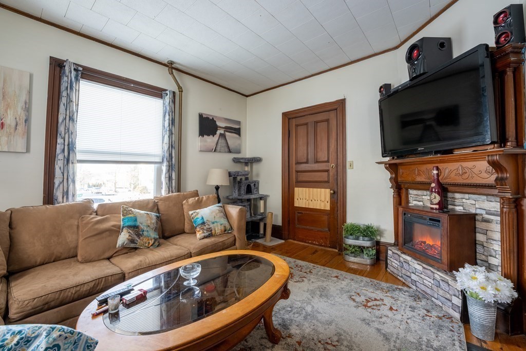 373 Chestnut Street Clinton, MA 01510 - Photo 8 of 35 Gallery Image 8