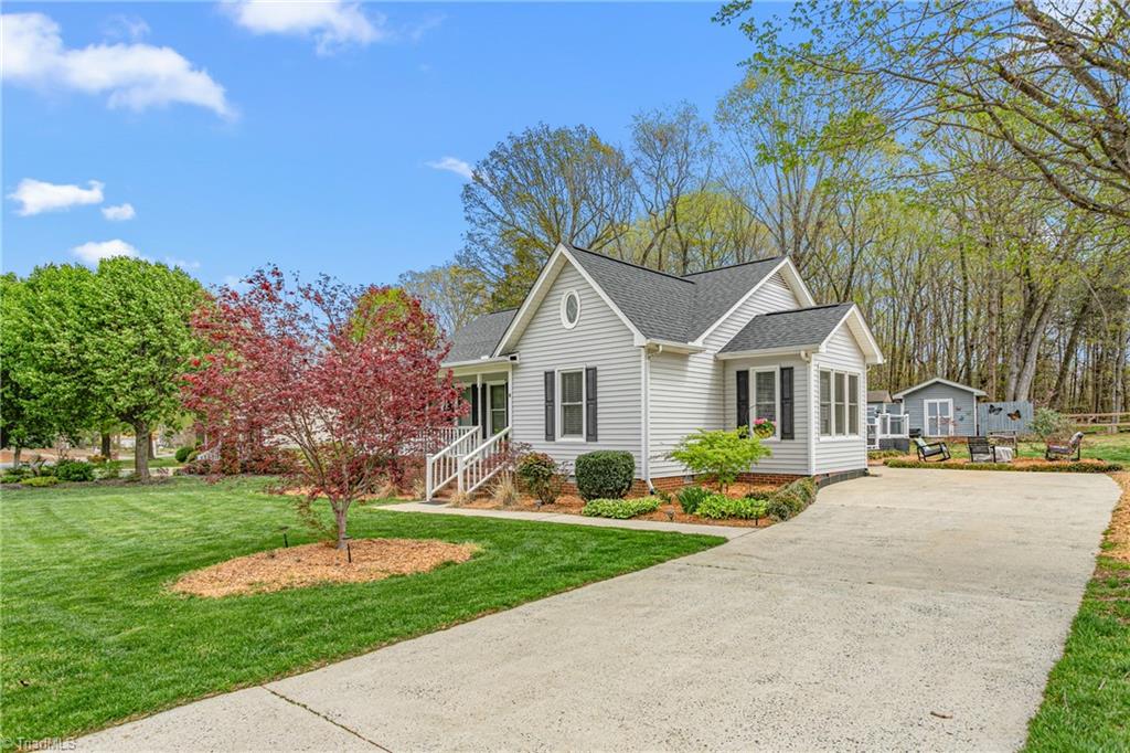 124 Holly Ridge Lane Mebane, NC 27302 - Photo 4 of 48 Gallery Image 4