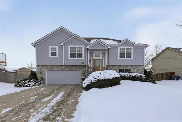 $360,000 | 15603 Cedar Street, Basehor, KS 66007