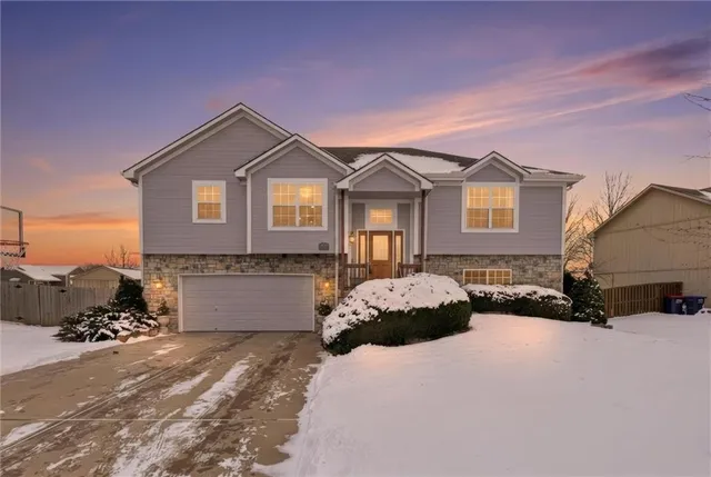 $360,000 | 15603 Cedar Street, Basehor, KS 66007