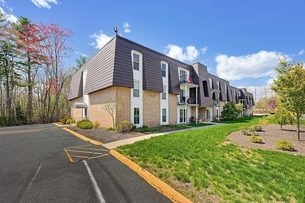 $249,900 | 23 Shadowbrook Lane, Unit 18, Milford, MA 01757