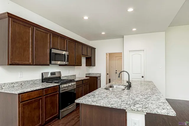 $2,300 | 41437 Cozy Way, Gonzales, LA 70737