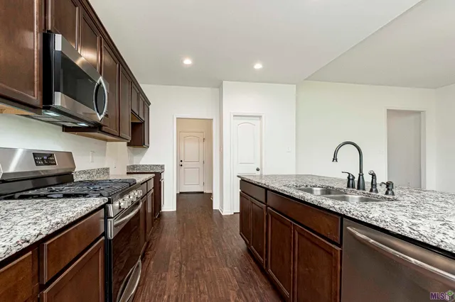 $2,300 | 41437 Cozy Way, Gonzales, LA 70737