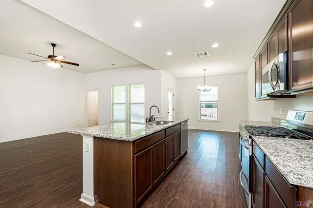 $2,300 | 41437 Cozy Way, Gonzales, LA 70737