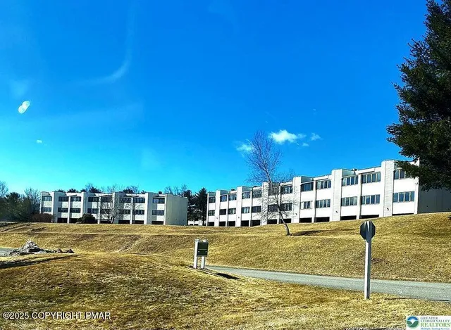 $115,000 | 115 Foxfire Drive, Unit 306, Mount Pocono, PA 18344