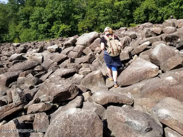 $115,000 | 115 Foxfire Drive, Unit 306, Mount Pocono, PA 18344