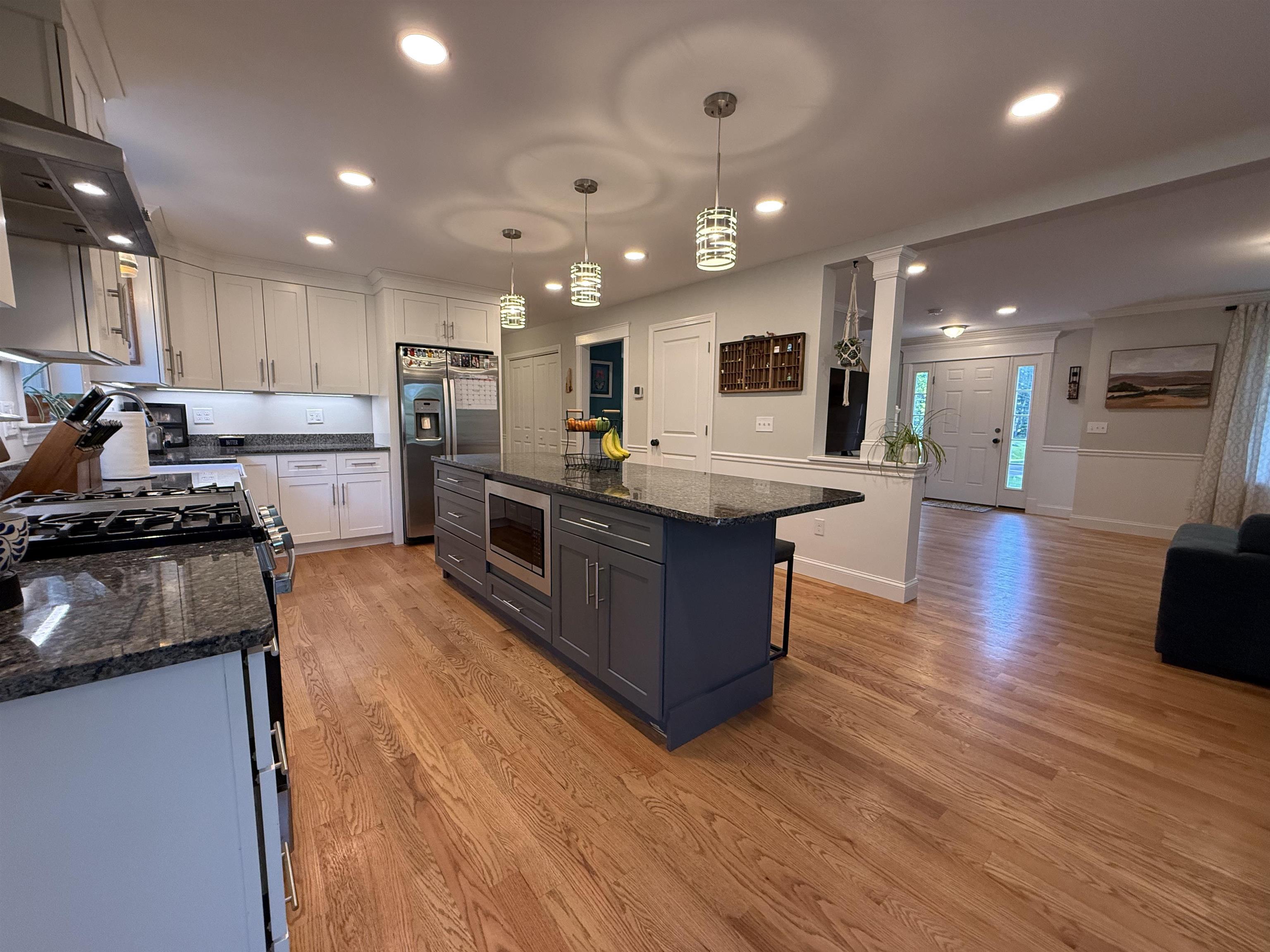 26 Swamp Road Epsom, NH 03234 - Photo 3 of 32