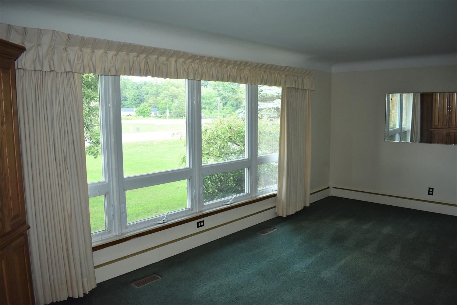 19155 Sumpter Road Belleville, MI 48111 - Photo 4 of 10 Photo 4