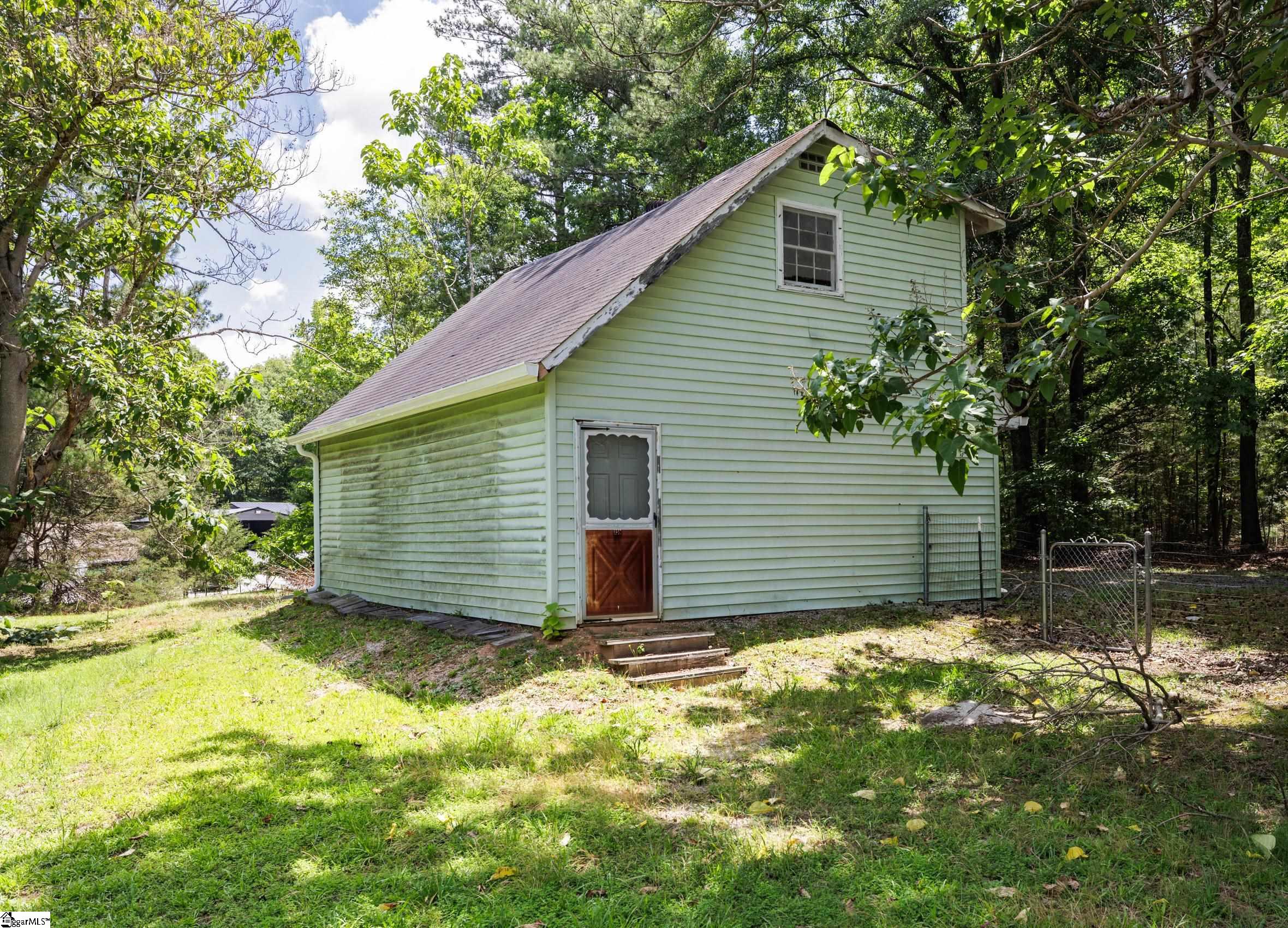 329 Berry Road Pelzer, SC 29669 - Photo 6 of 38